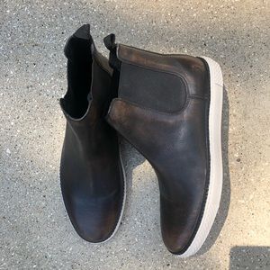frye essex chelsea boot